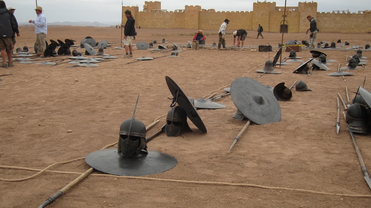 Game of Thrones: 50 Awesome Behind-the-Scenes Photos 