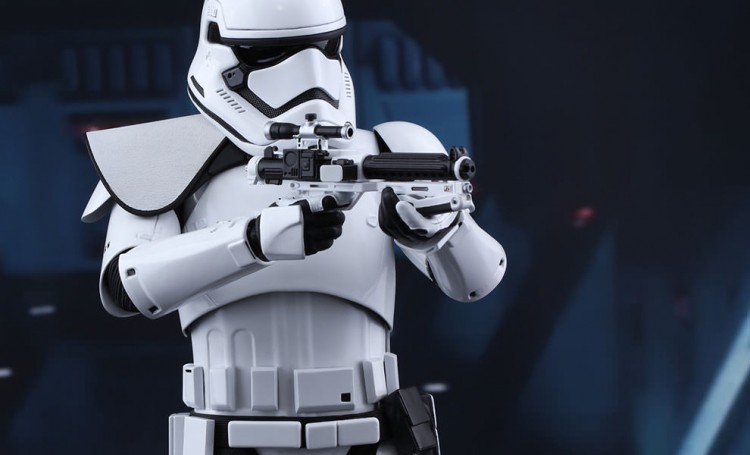 star-wars-first-order-squad-leader-stormtrooper-sixth-scale-hot-toys-feature-902539