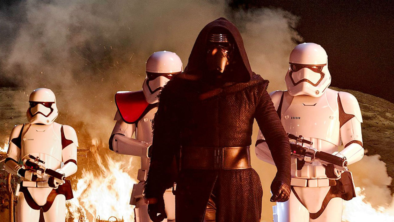 Star Wars: The Force Awakens - Is Kylo Ren Hunting Rey On Jakku?